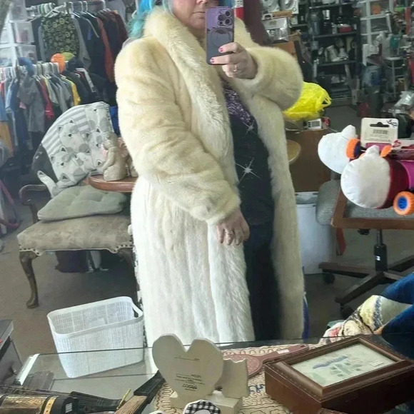 Real minx coat. Trench. White cream color - Picture 2 of 5